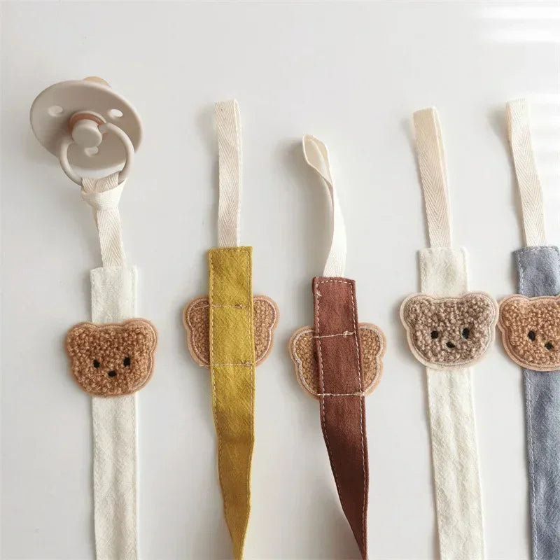 YIYUEQIANLI x ALYAR “Little Bear Charm” Cotton Pacifier Clip & Holder – Anti-Drop Chain for Newborns & Toddlers