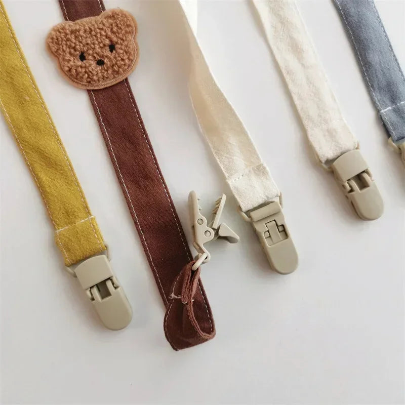 YIYUEQIANLI x ALYAR “Little Bear Charm” Cotton Pacifier Clip & Holder – Anti-Drop Chain for Newborns & Toddlers