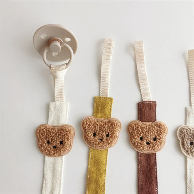YIYUEQIANLI x ALYAR “Little Bear Charm” Cotton Pacifier Clip & Holder – Anti-Drop Chain for Newborns & Toddlers